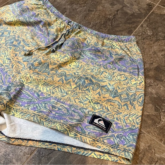 Quiksilver Patterned Shorts - Picture 4 of 6